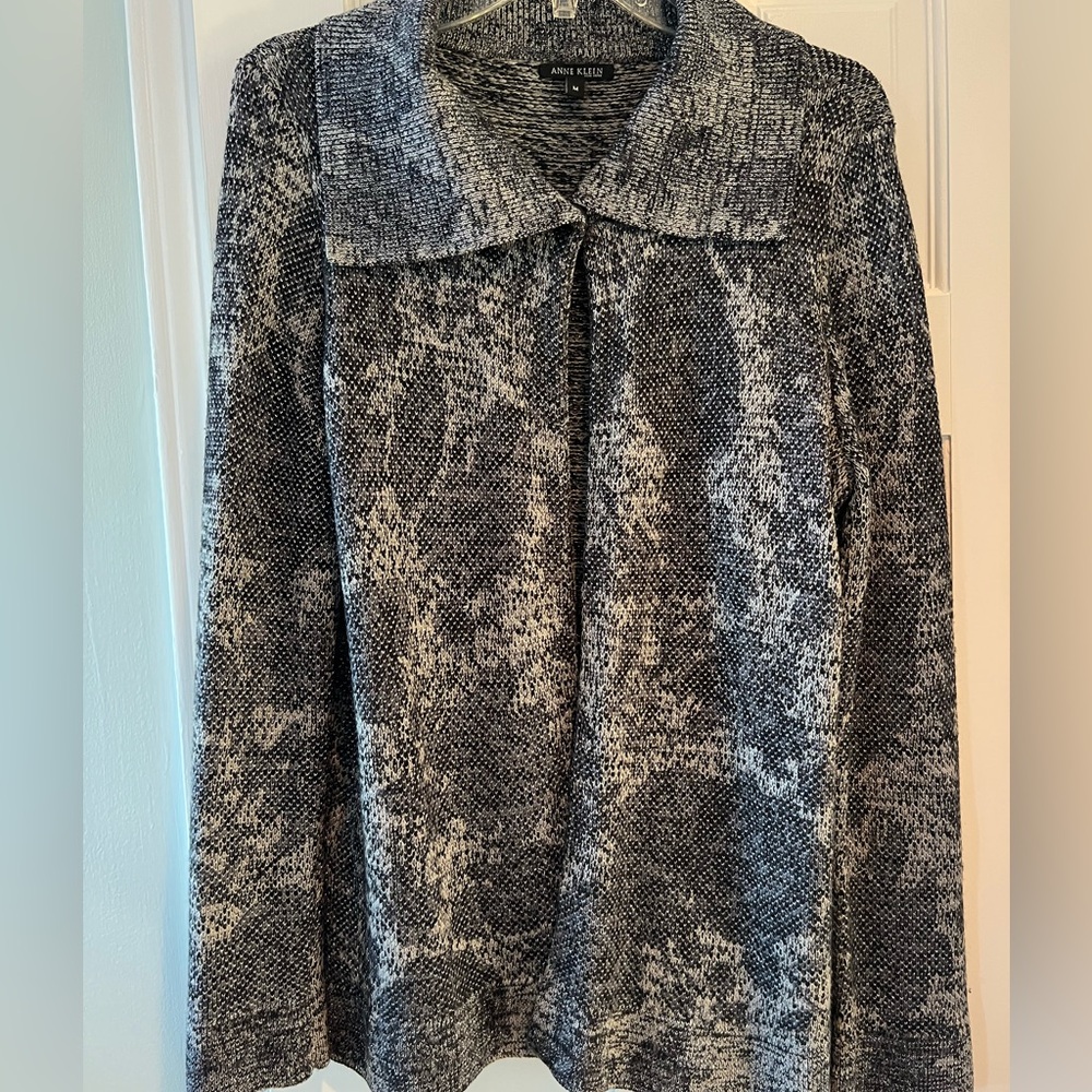 Ann Klein sweater size medium black and grey with beautiful silver threads